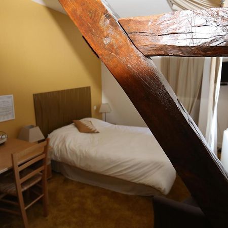 Hotel Restaurant La Goutte Noire Châteaumeillant Eksteriør bilde